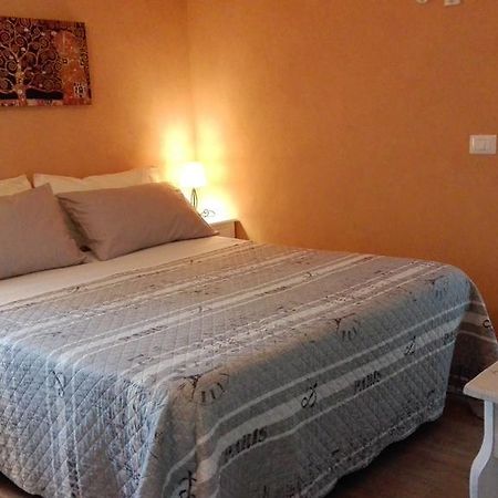 Hotel Il Cortile Friendly House Borgomanero Exterior foto