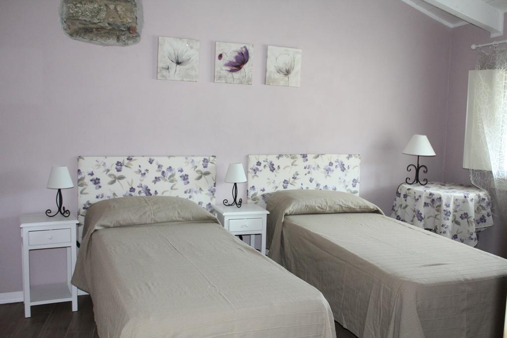 Hotel Il Cortile Friendly House Borgomanero Zimmer foto
