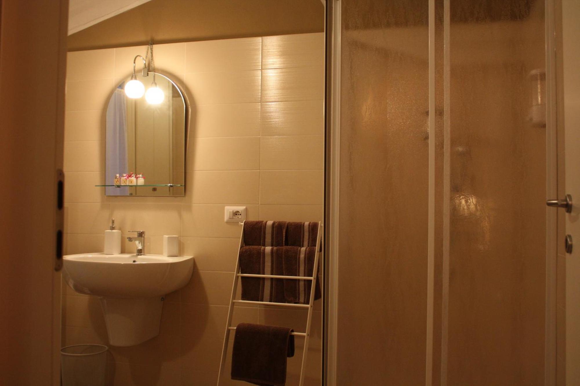 Hotel Il Cortile Friendly House Borgomanero Zimmer foto